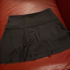 Gray new skort. Size Medium. Skirt with attached shorts. Work out/errands.LuLu L